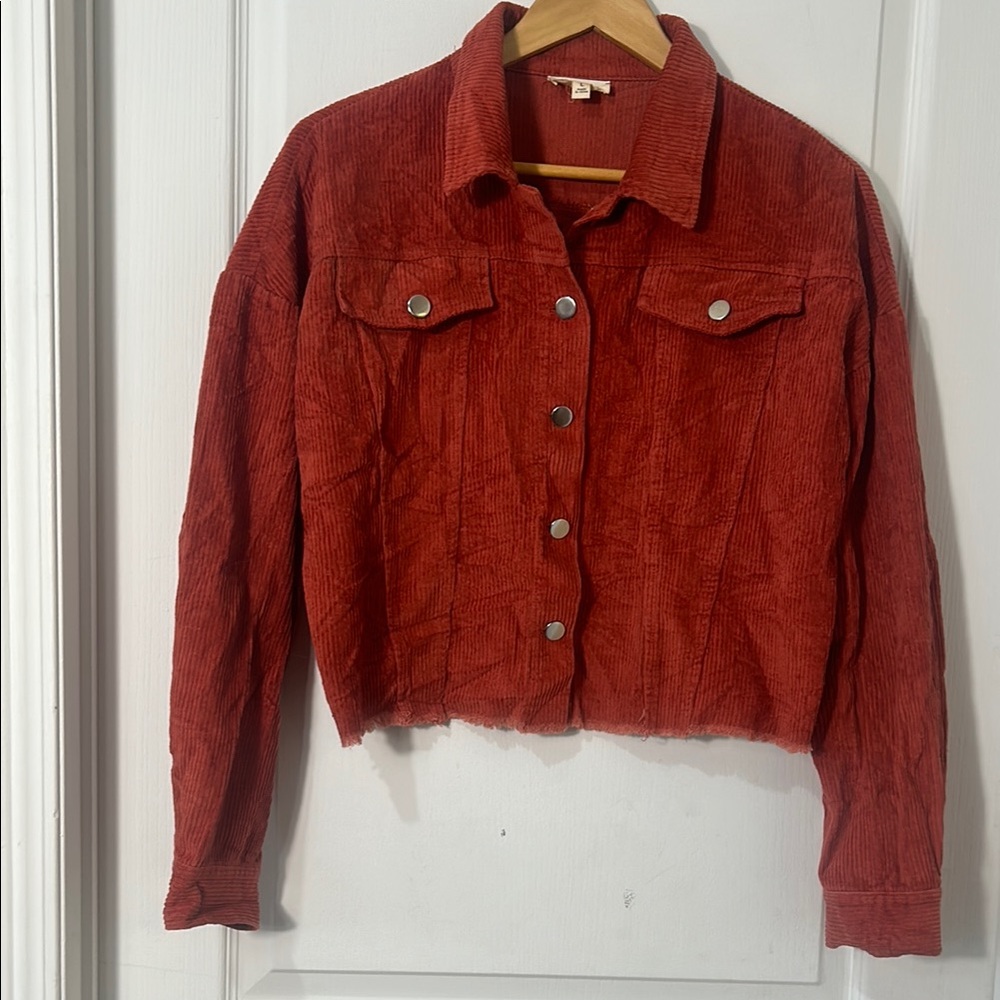 Cropped Red Jacket with Textured Corduroy Fabric and Classic Collar